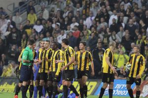 שחקני ביתר במושבה. לא לקחו קשה את ההפסד