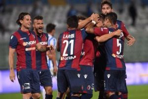שחקני בולוניה חוגגים חזרה לליגה הבכירה
