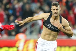 זרק את החולצה