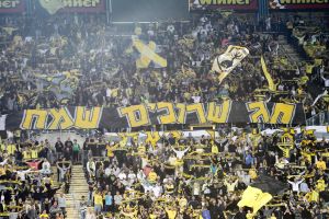 אוהדי ביתר חוגגים 17 שנה למשחק השרוכים