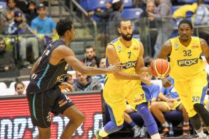 חוזר לסגל. רנדל