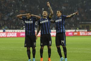 שחקני אינטר מציינים מילאנו כחולה