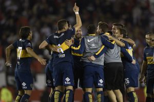 שחקני בוקה חוגגים אצל היריבה הגדולה