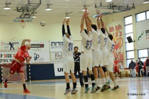 ניצחון חוץ גדול ללבנים