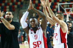 רובינסון. בכורה גדולה