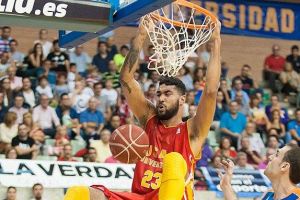 לימה. לא בטוח שהסל כבר התאושש מהדאנק הזה