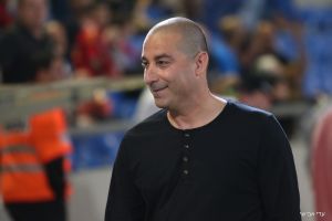 בן זקן. נשאר במועדון