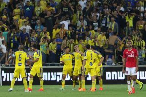 שחקני מכבי חוגגים. הניצחון הכי גדול מאז קום המדינה