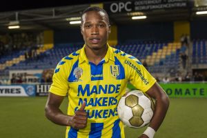 ואלפורט עם כדור המשחק. גם בביתר יכבוש שלישייה