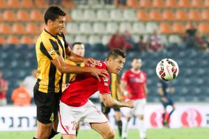 מליקסון מנשנש עם החברים