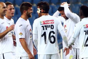 זמנית מתחת לקו האדום. שחקני עכו