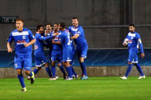 שחקני פת חוגגים על חשבון כפס