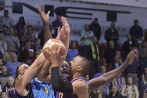 טיילור נעצר בדרך לסל. מה עובר על הסגולים?