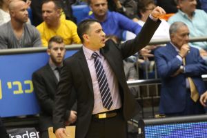 אבי אבן. נשאר על הקווים