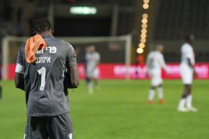 איינוגבה ושחקני נתניה. מאוזנים