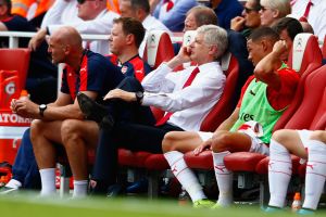 ונגר מתוסכל על הספסל