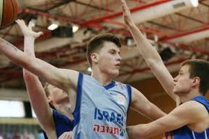 קופרברג. תרם 12 נקודות אישיות