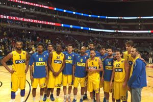 חגיגה צהובה על הפרקט ביונייטד סנטר