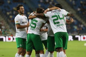 שחקני חיפה סוף סוף בחיוכים