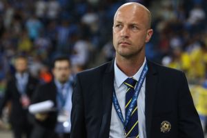 קרויף. שומר על איפול תקשורתי