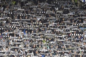 אוהדי שרלרואה. מחכים לביתר