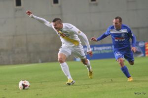 אבו-עביד. קרוע בין ארבעה מועדונים