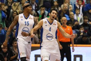 כמה אושר. כרם משעור וג'יימס סיגלטון