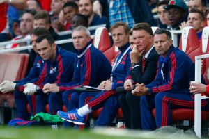 ואן חאל והספסל בהלם באמירויות