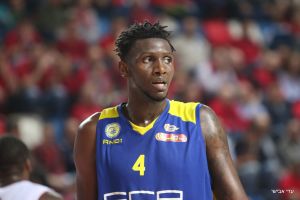 קלי. אהוד מאוד ביציעי הדרייב אין