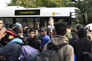 משבר הפליטים באירופה. הכדורגל העולמי יתגייס?