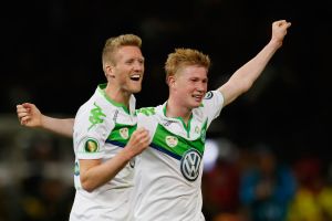 דה ברוינה חוגג גביע. יישאר בגרמניה?