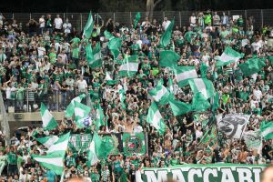 אוהדי מכבי חיפה. זועמים