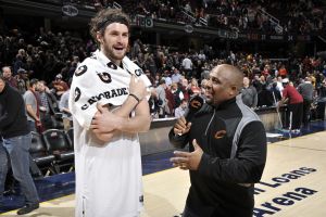 קווין לאב חוזר לחייך. שכח מבלאט?