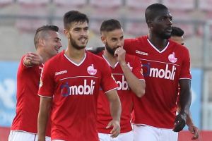 טוויטו (משמאל). עובר בהשאלה