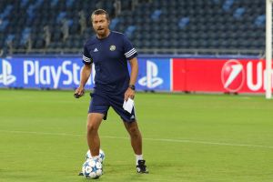 יוקאנוביץ'. ייאלץ להישאר?