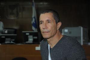אלי טביב. לחץ משפחתי כבד מופעל עליו כדי שיפרוש