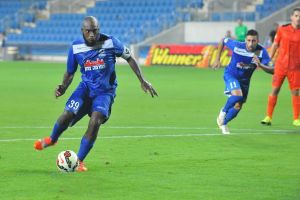 מונונגה מבקיע מהנקודה הלבנה. בינתיים הוא כאן