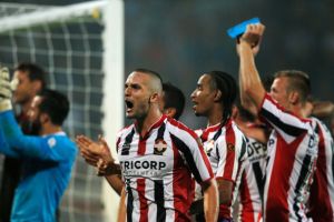 בן שהר חוגג עם החברים