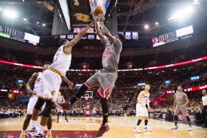 באטלר רואה רק את הטבעת לנגד עיניו