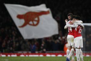 שחקני ארסנל חוגגים. העונה שלהם?