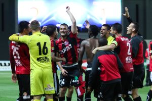 שחקני הפועל חיפה בטירוף. קרובים להישארות