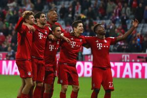 שחקני באיירן בעוד חגיגה. עניין של שיגרה