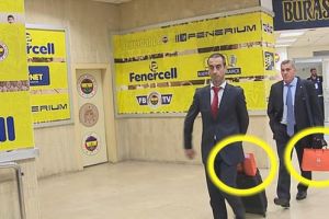 שופטי המשחק עם השקיות