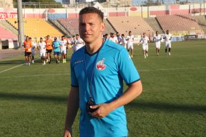 בכר. התעקש על מאמן הכושר