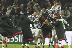 טובע תחת אהבה. הבינאנקונרי מזנקים על זאזה