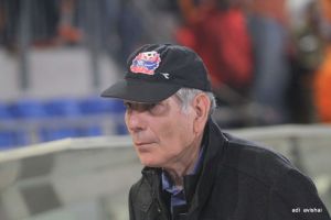 כץ. אוחז באפשרות מסתורית לפתרון הבעיה