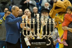 הדלקת נרות ביד אליהו. גם הפעם יקרה נס?