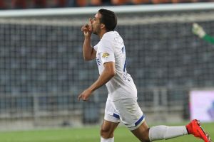 עאבד משתיק את הקהל. שער שהסעיר את טדי