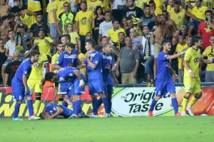 חם על הדשא במושבה