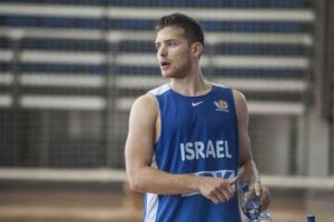 מקל. מכחיש שחתם בסרביה